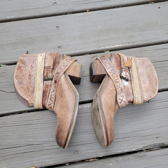 Corral Distressed Brown Leather Buckle Strap Boho Western Cowgirl Boots Booties - Picture 2 of 8